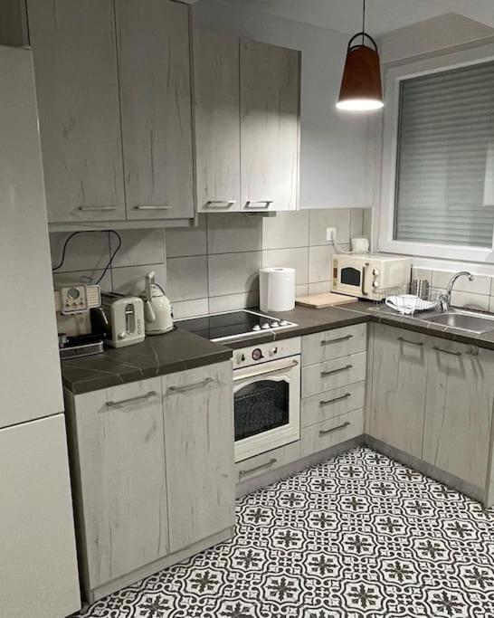 Family Apartment With Private Yard Next To Agios Dimitrios Church Saloniki Zewnętrze zdjęcie