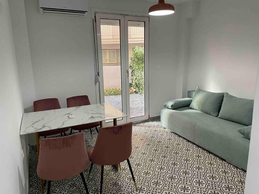 Family Apartment With Private Yard Next To Agios Dimitrios Church Saloniki Zewnętrze zdjęcie